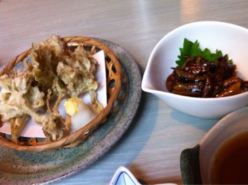 ブドウの新芽の天ぷら、鰻の肝焼