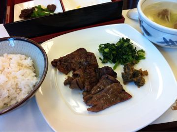 伊達の牛たん本舗 東インター店で牛たん定食(牛タン塩味と麦ご飯とテールスープ)