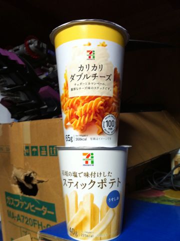 セブンプレミアム 石垣の塩で味付けしたスティックポテトとカリカリダブルチーズ