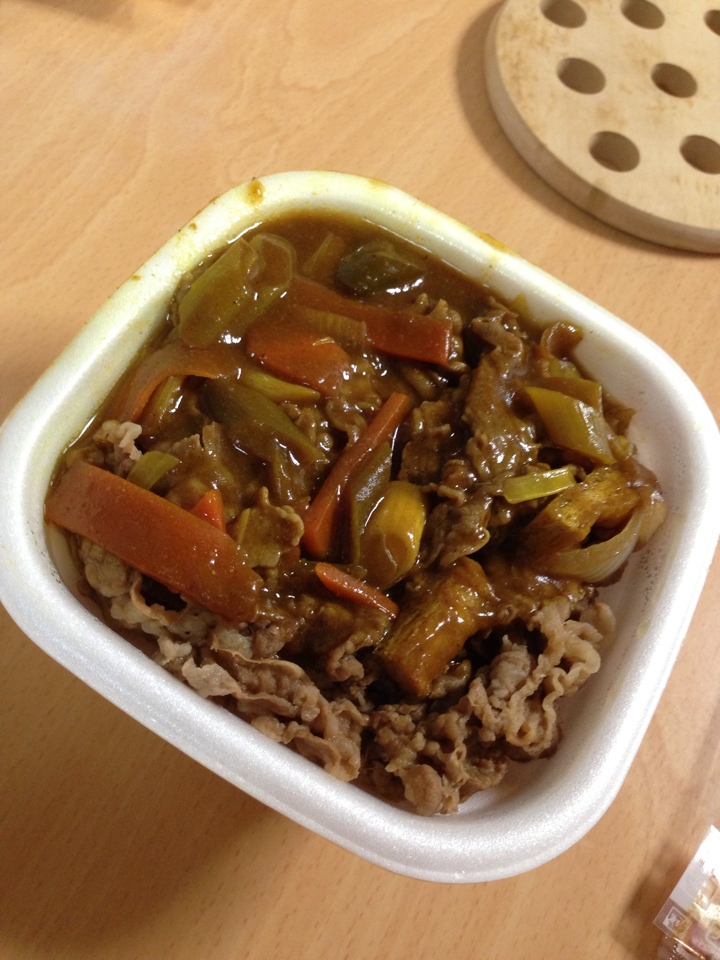 夕飯はすき家のカレー南蛮牛丼