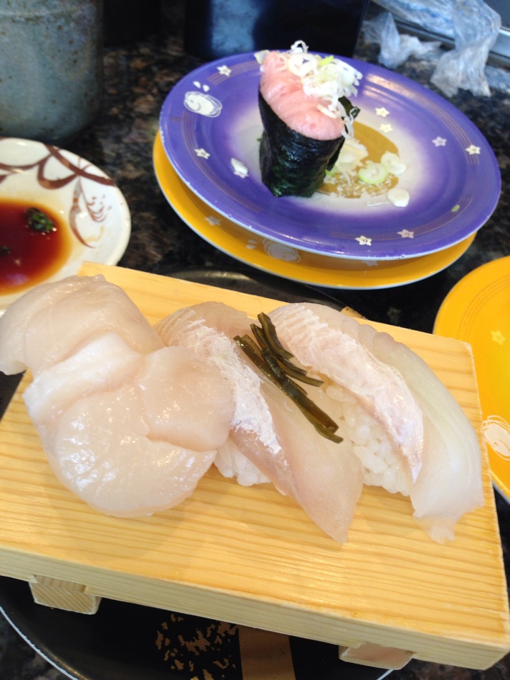 魚屋路の天然ひらめ、ひらめ昆布〆、活帆立三種盛り