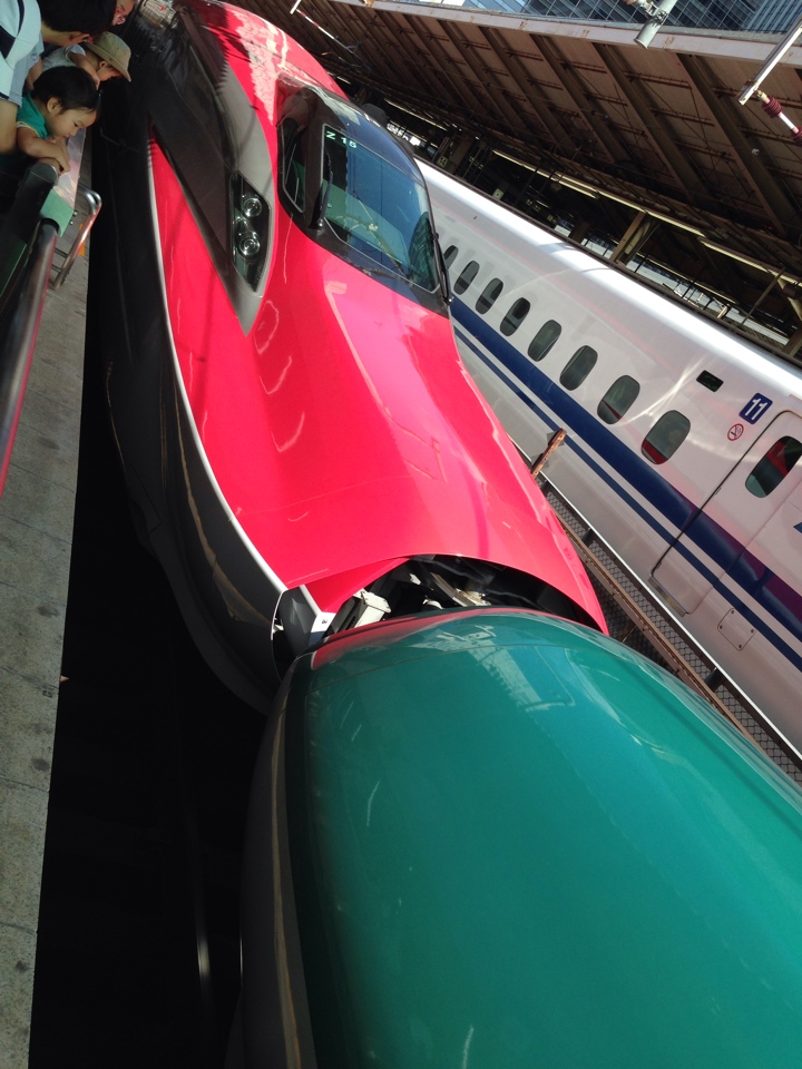 新幹線E5系とE6系