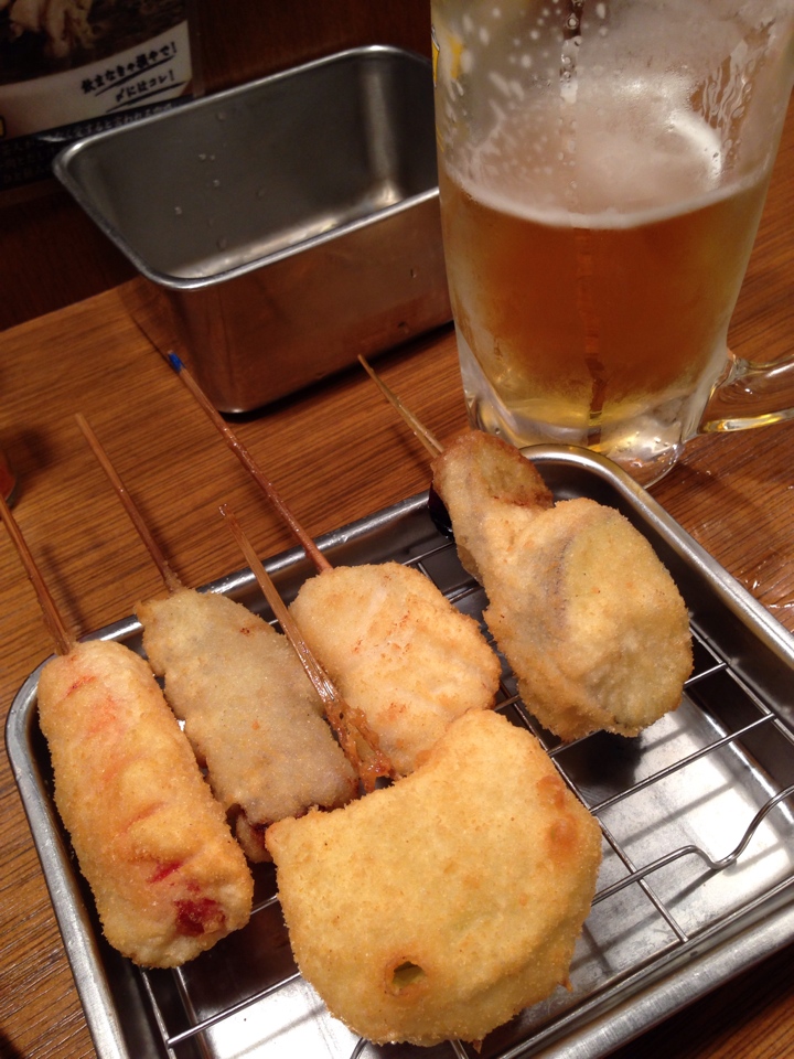 ちょい飲みセット。串5本と好きな飲み物1つで980円。