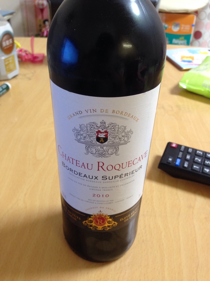 フランスの赤ワイン「CHATEAU ROQUECAVE（シャトー・ロックカーヴ）2010」