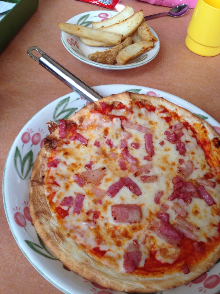 サイゼリヤ 小平喜平店でミラノ風ドリアとサラミとパンチェッタのピザ等