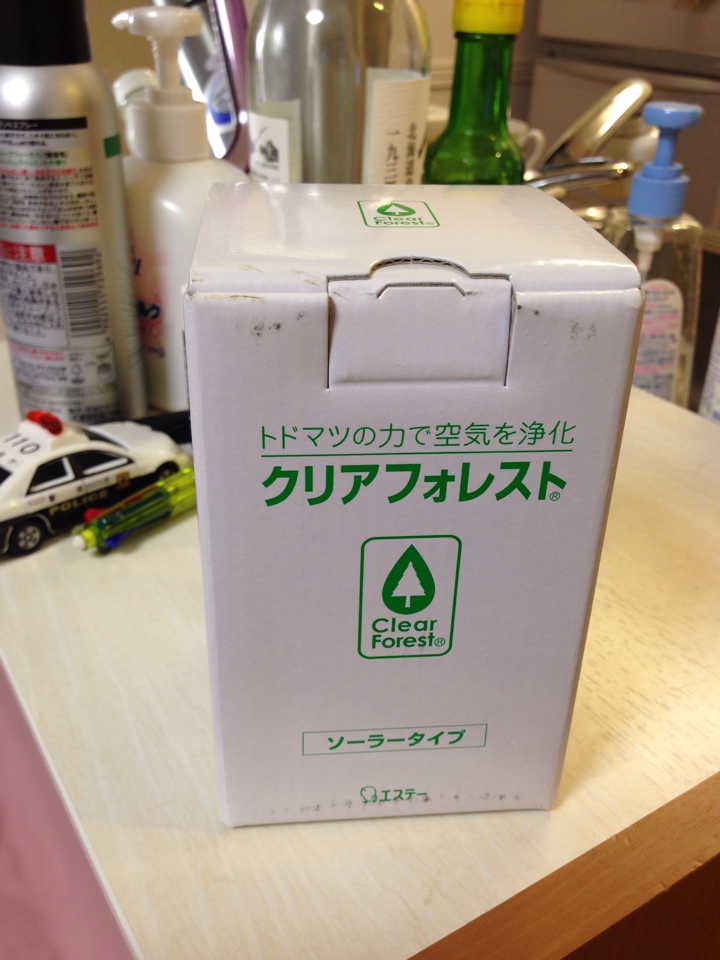 空気洗浄剤「クリアフォレストソーラータイプ ゴールド」箱