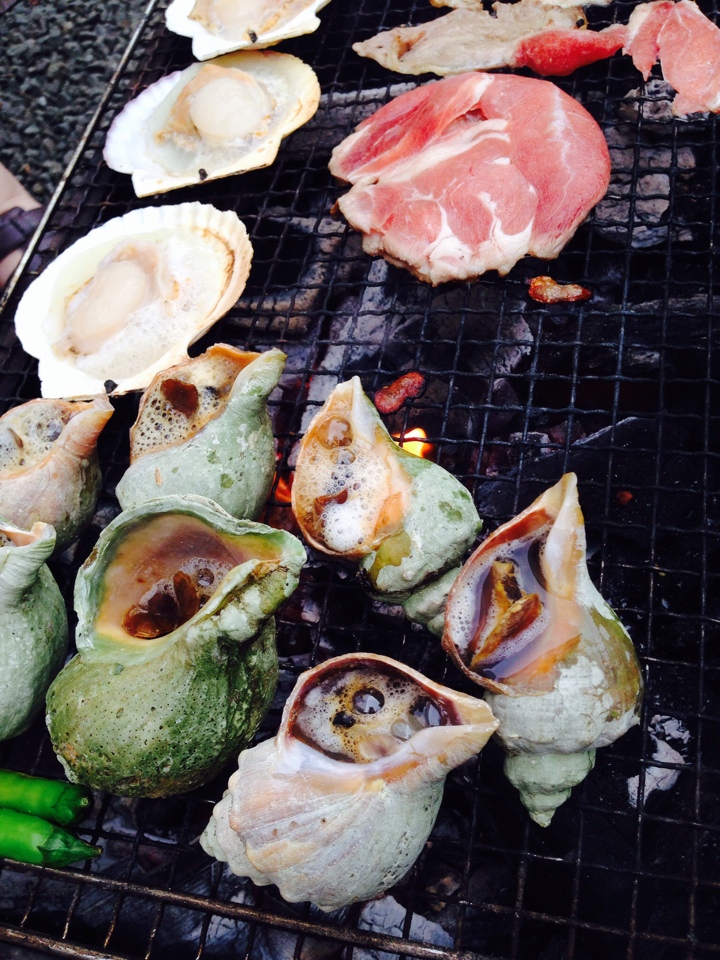 つぶ貝とホタテとラム肉でバーベキュー