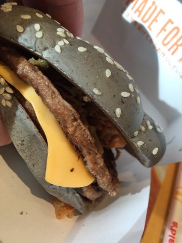 イカスミバーガー