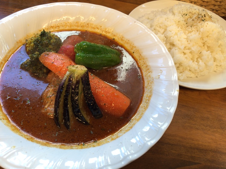 スープカレー カムイのチキン野菜カレー