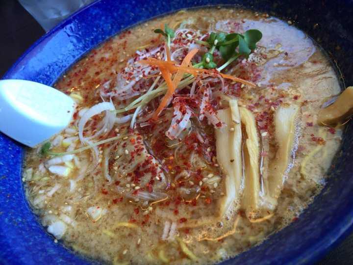 橙ヤのホルモンらーめん（橙みそ）