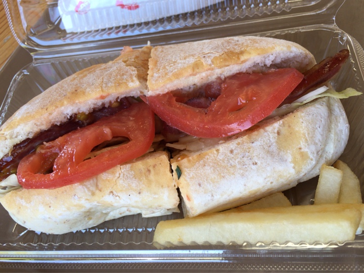 <br />
森のBLT（地元南区のパン屋さんが作った全粒粉小麦のパン