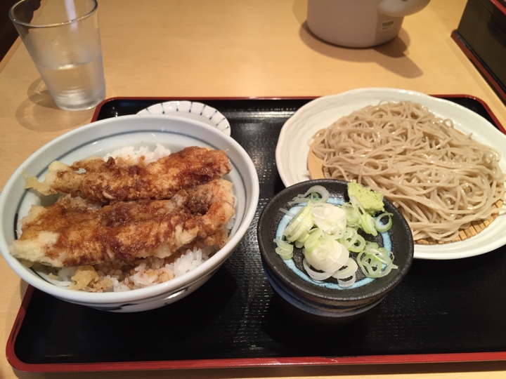 本日のサービスランチ（穴子天丼+もりそば）