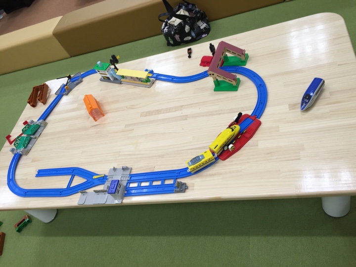 ファンタジーキッズリゾート武蔵村山店プラレール