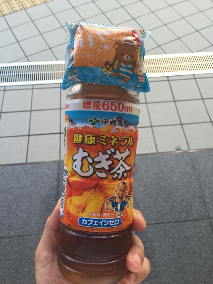 伊藤園健康ミネラルむぎ茶（ペットボトルケース付き）