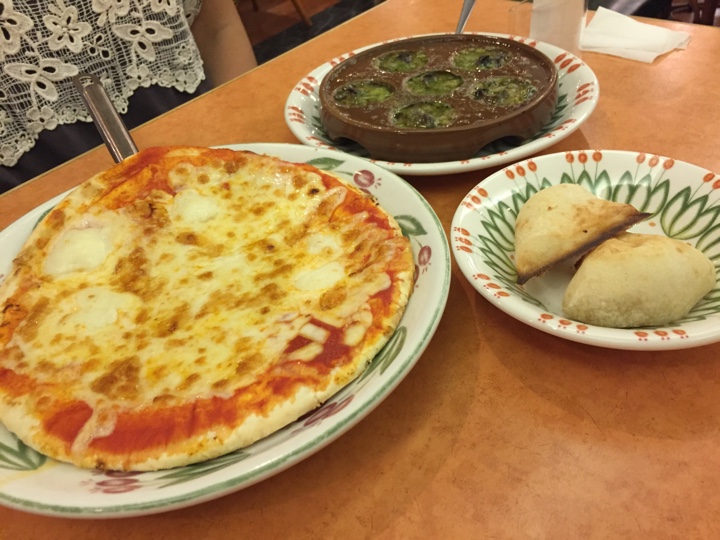 エスカルゴのオーブン焼き、セットプチフォッカ