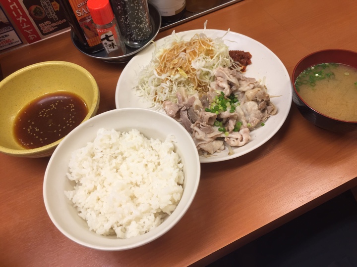 Sガスト 浜田山店で豚つけ肉旨辛醤油タレ定食