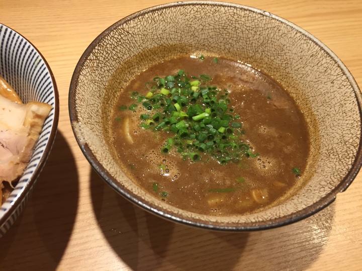 ラム煮干しつけ麺のスープ