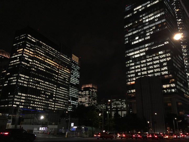 東京駅前の夜景