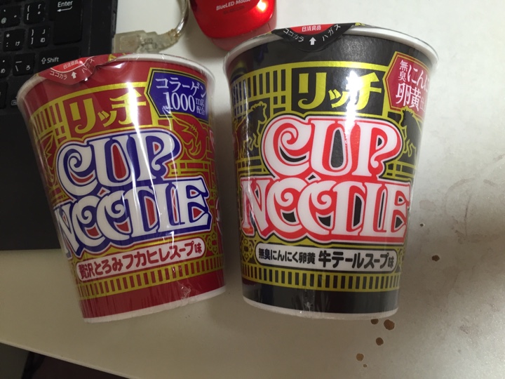 カップヌードルリッチ 無臭にんにく卵黄牛テールスープ味