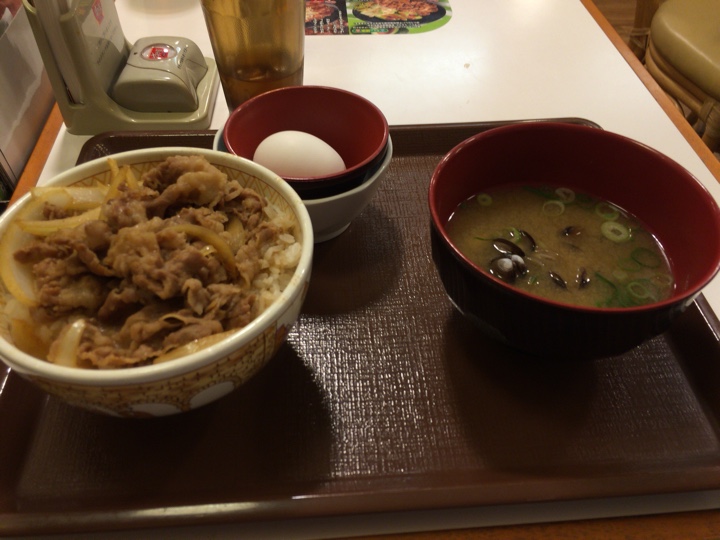 牛丼と卵セット、蜆味噌汁