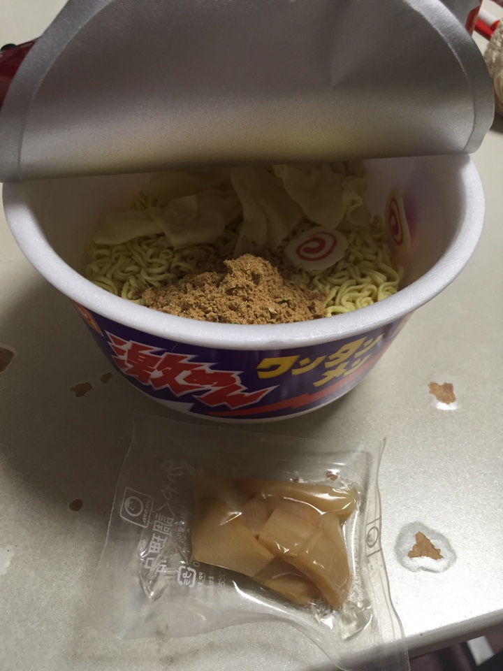 マルちゃん 激めん ワンタンメン 中身