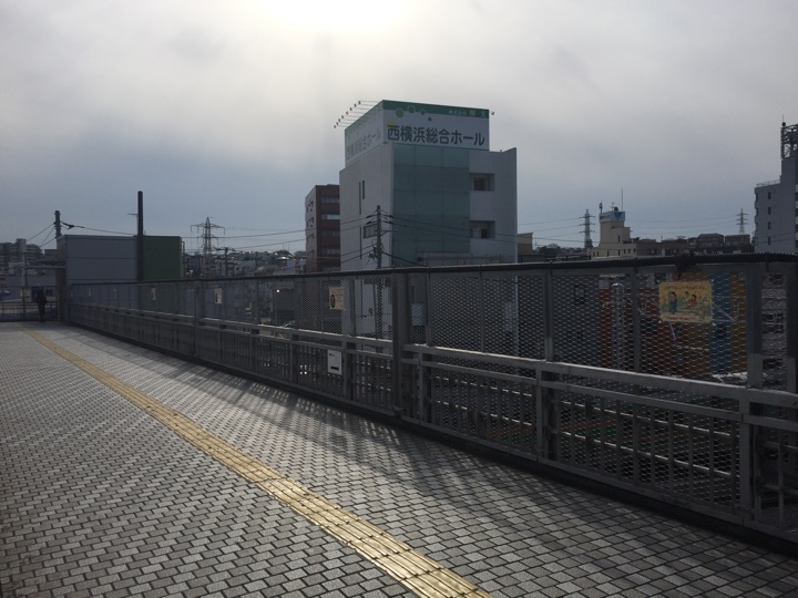 相鉄線 西横浜駅前