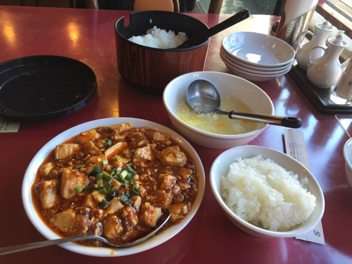 麻婆豆腐とご飯とスープ