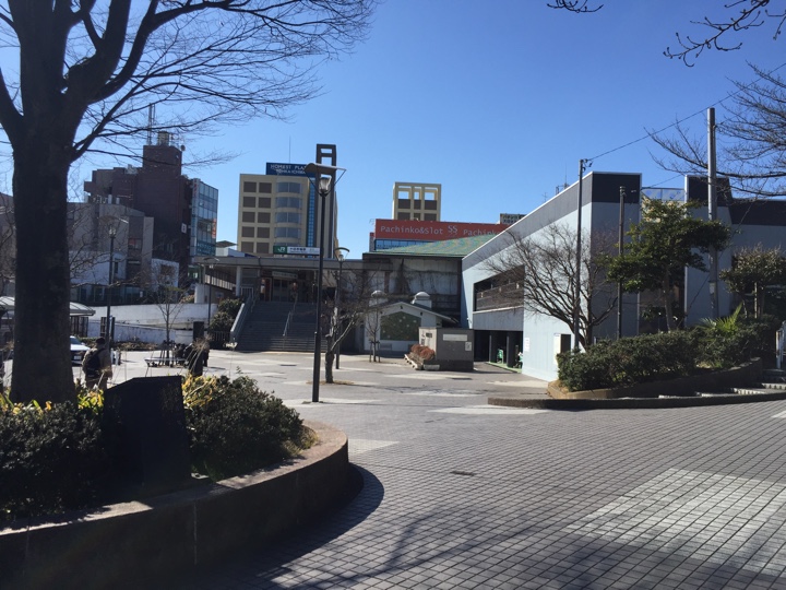 JR横浜線 十日市場駅前