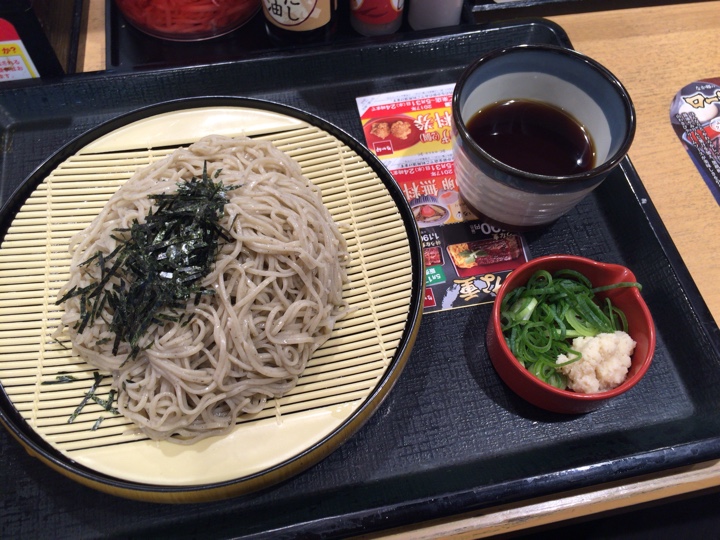 なか卯のざるそば大盛（山わさび添え）