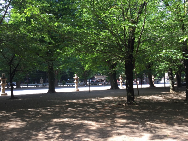 九段下 靖国神社ベンチ