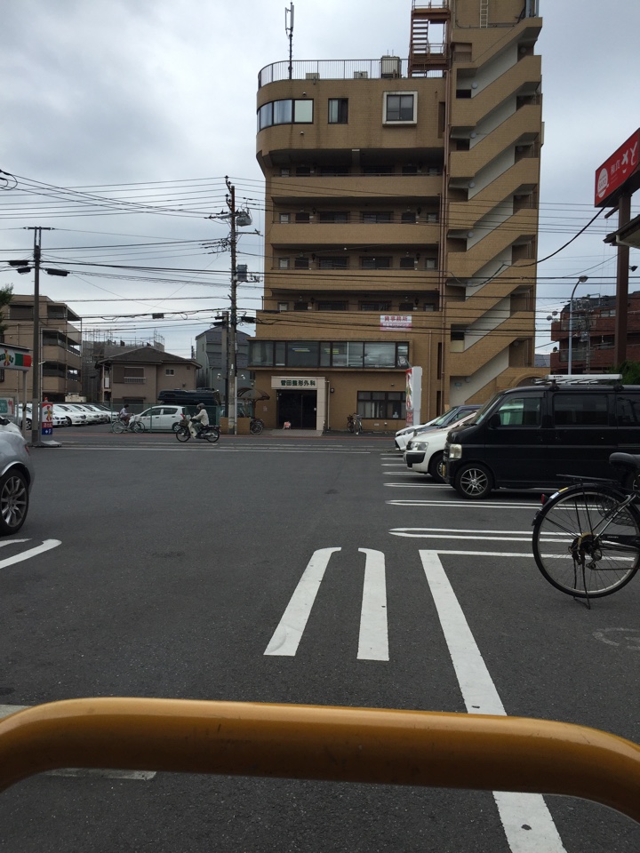 サンクス 市川平田一丁目店 外のイスから