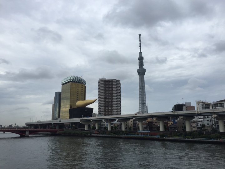 浅草 駒形橋からのうんこビルとスカイツリー
