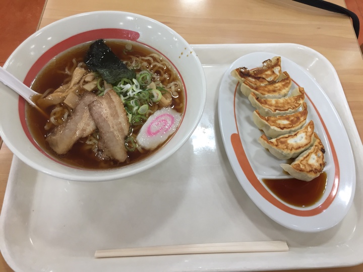 幸楽苑 島忠ホームズ川崎大師店であっさり中華そば（醤油）と餃子のセット