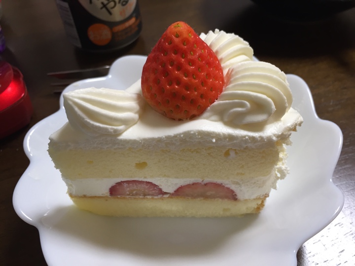 銀座コージーコーナー 西武花小金井駅店で買った苺のショートケーキ