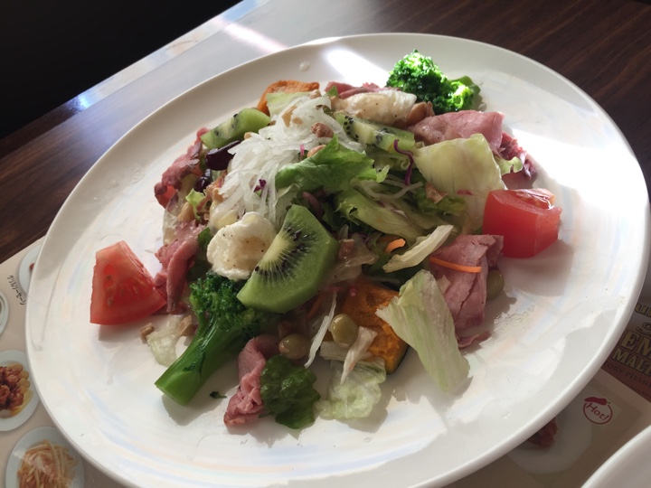 ローストビーフのたっぷりサラダ