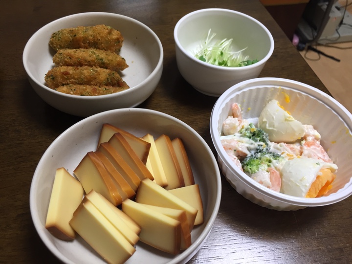 ヤマウラの株主優待で燻製チーズ