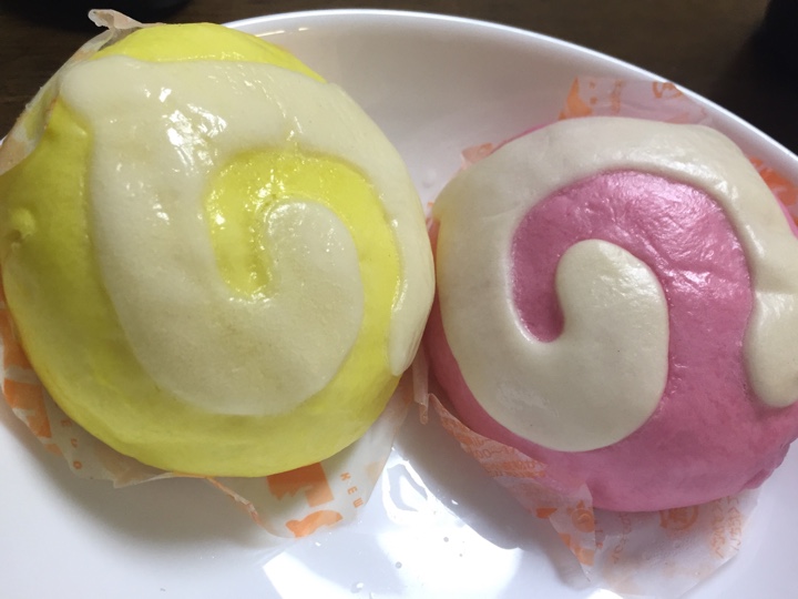 ファミリーマートのじゃぱりまん（チーズカレー、チョコ（ラム酒風味））