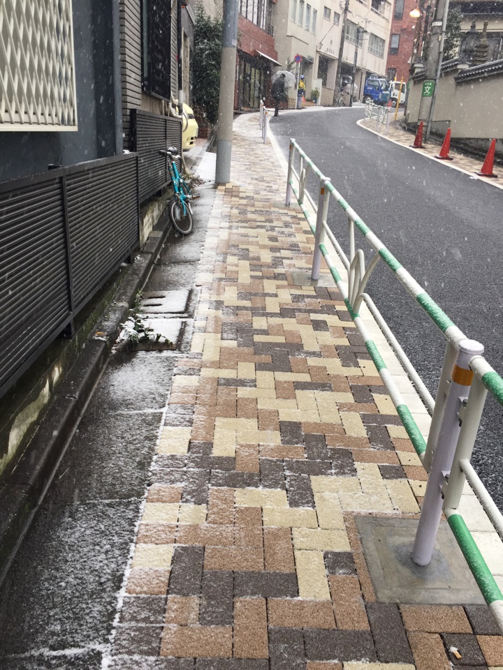 2018/01/22 御膳の国立競技場駅近くの積雪状況