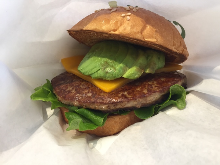 クラシックアボカドチーズバーガー