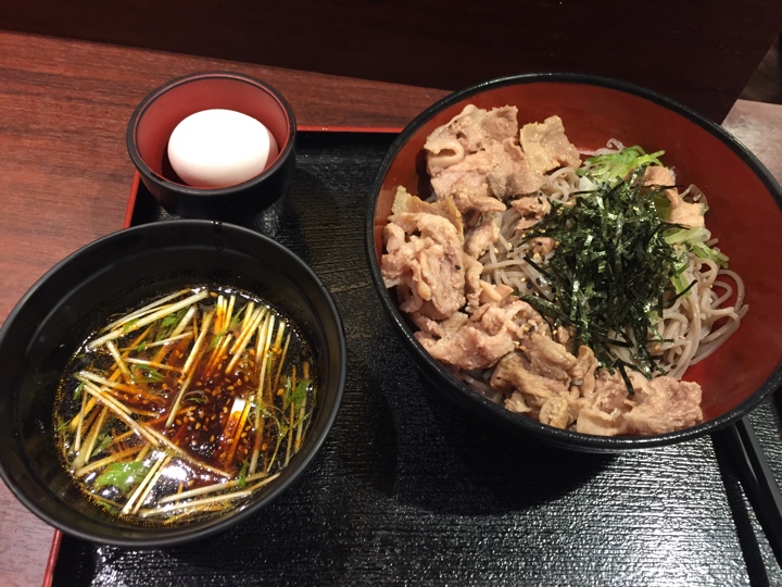 越後そば 東京店で肉蕎麦つけ麺