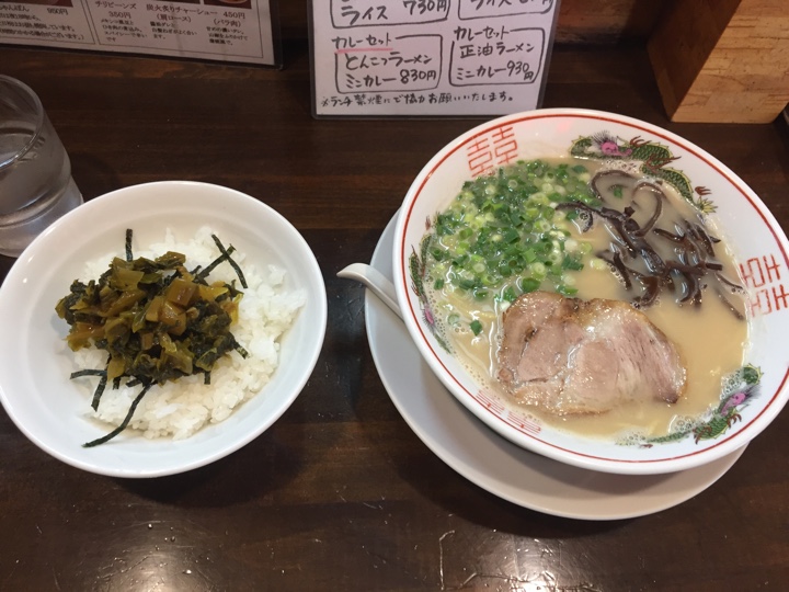 ランチのAセット（とんこつラーメン、高菜ご飯）