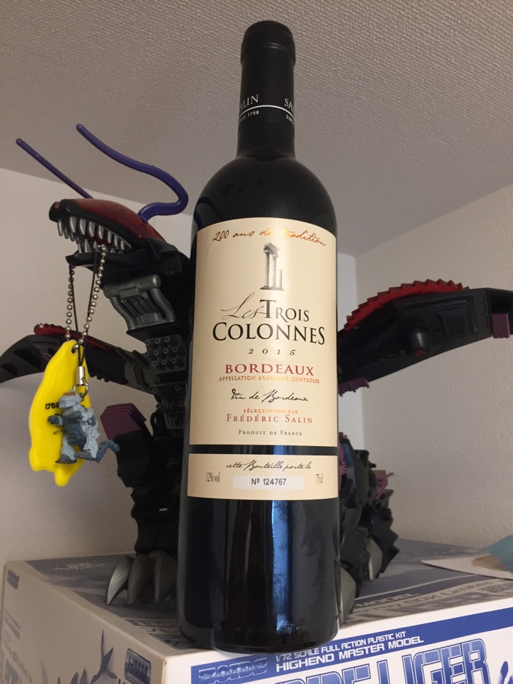 フランス ボルドーの赤ワイン「Les Trois Colonnes（レ・トロワ・コロンヌ）2015」