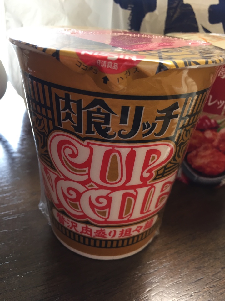 カップヌードル 肉食リッチ 贅沢肉盛り担々麺