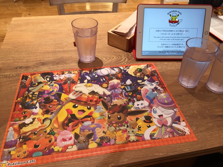 日本橋のポケモンセンタートウキョーDX内Pokémon Cafe（ポケモンカフェ）テーブルと注文用端末（iPad？）