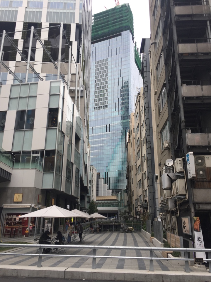 渋谷ストリーム/SHIBUYA STREAM前の道