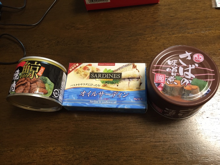 鯨焼肉の缶詰とオイルサーディン