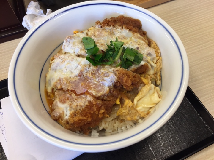 かつや 代々木駅前店でカツ丼(梅)