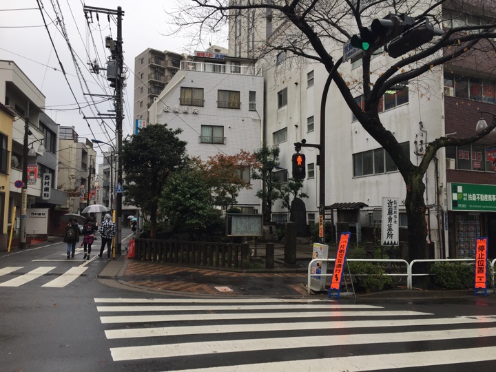 近藤勇と新選組隊士供養塔<br />
