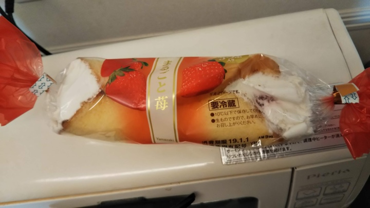 ヤマザキ 季節限定 まるごと苺