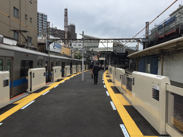 小田急線 代々木八幡駅の新島式ホーム